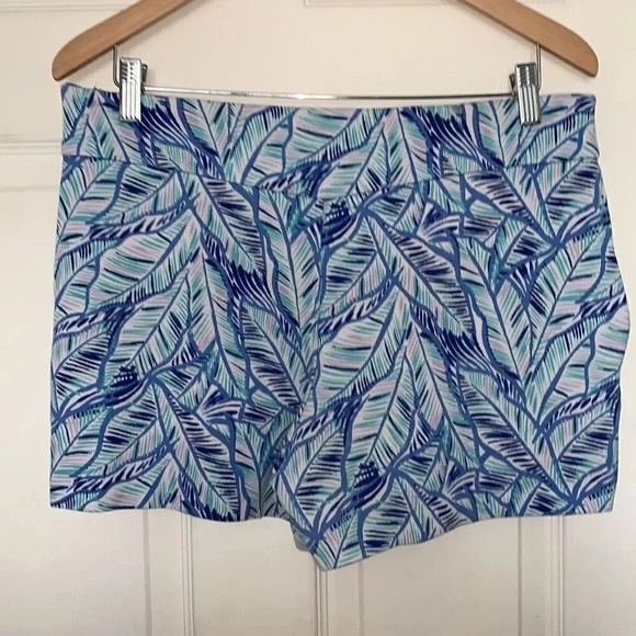 Lilly Pulitzer Women’s Makenna Ponte Palm Shorts - Picture 3 of 7